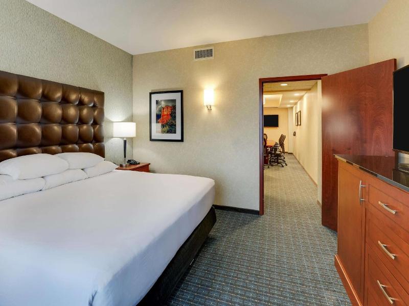 Drury Inn Suites Phoenix Chandler Fashion Center image