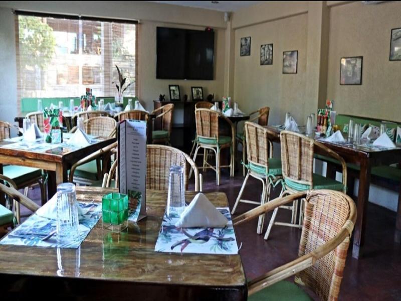 Hibiscus Garden Inn image