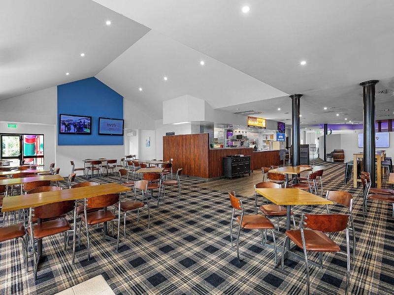 Cannonvale Reef Gateway Hotel image