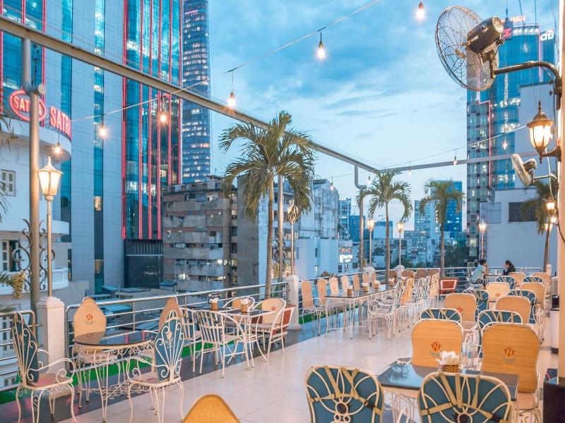 Huong Sen Hotel image