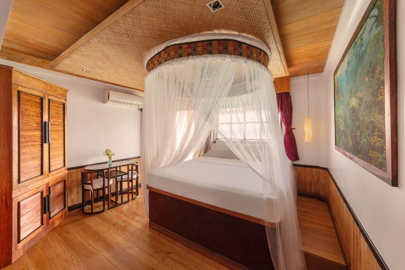 NoaNoa Island gallery photo 10