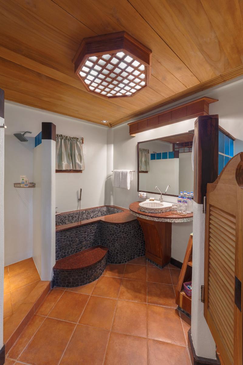 NoaNoa Island gallery photo 11
