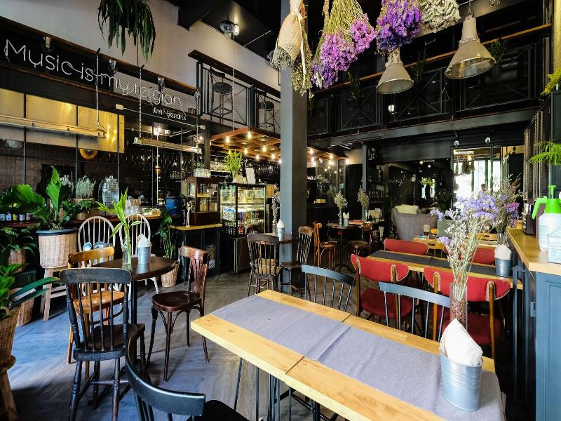 Iron32 Hotel Bar And Bistro