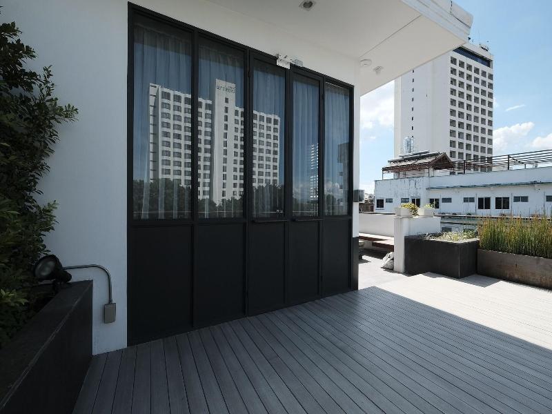 Iron32 Hotel Bar And Bistro