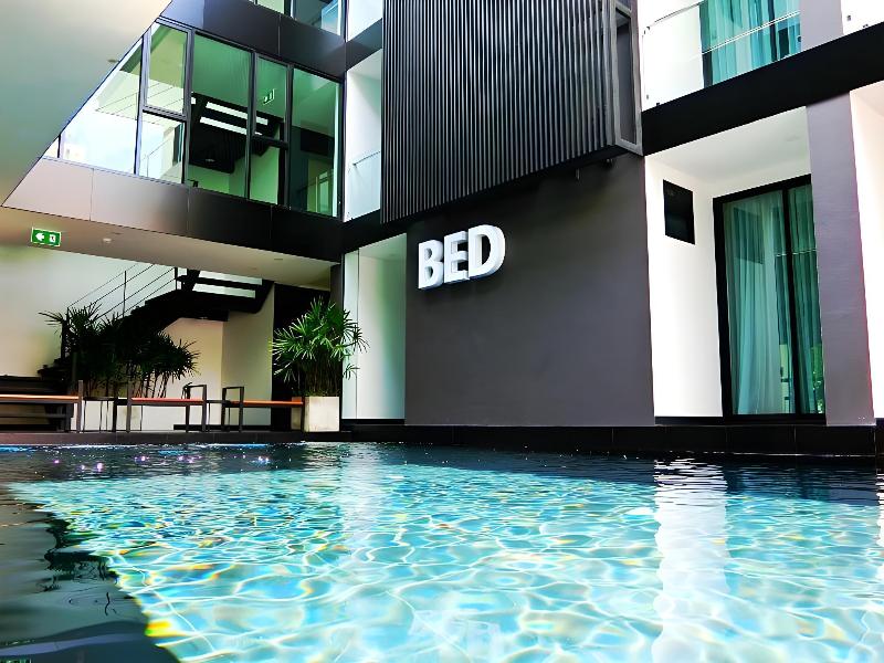 724 Green Light Cafe&bed Hostel, 78 Wua Lai Rd image