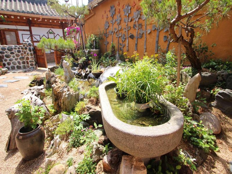 Happiness Full Hanok Guesthouse Jeonju