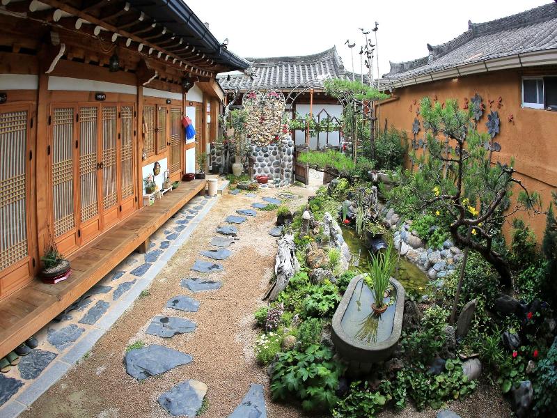 Happiness Full Hanok Guesthouse Jeonju