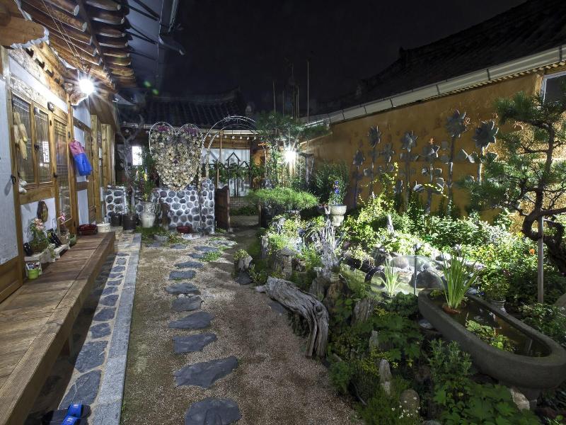Happiness Full Hanok Guesthouse Jeonju