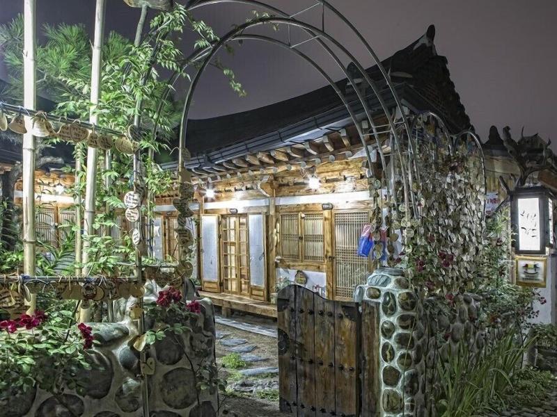 Happiness Full Hanok Guesthouse Jeonju