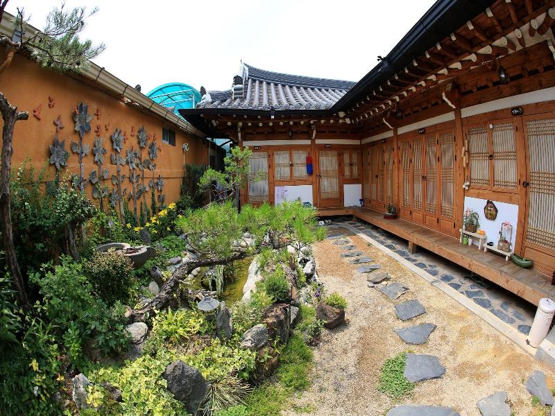 Happiness Full Hanok Guesthouse Jeonju