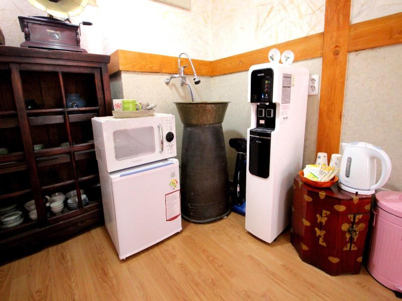 Happiness Full Hanok Guesthouse Jeonju