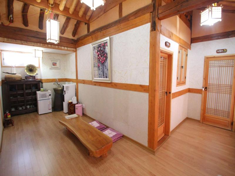 Happiness Full Hanok Guesthouse Jeonju