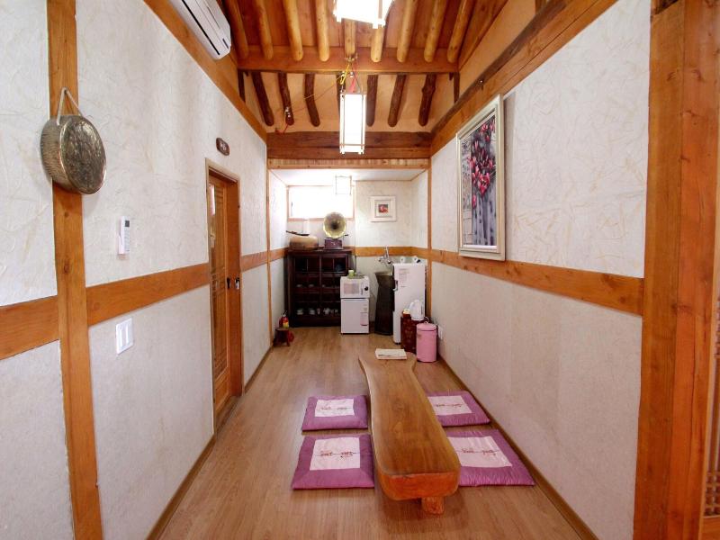 Happiness Full Hanok Guesthouse Jeonju