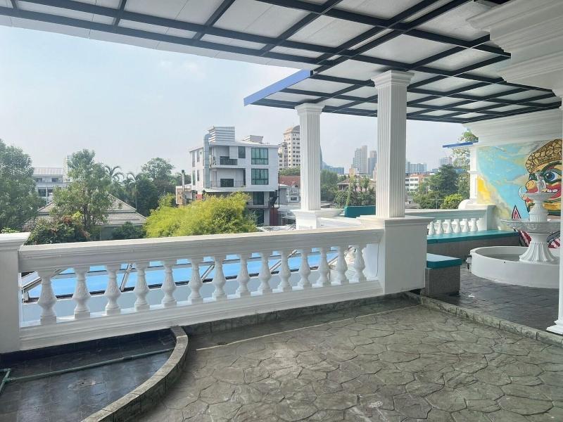 V20 Boutique Hotel image