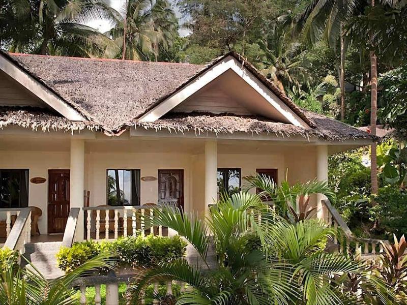 Easy Diving And Beach Resort