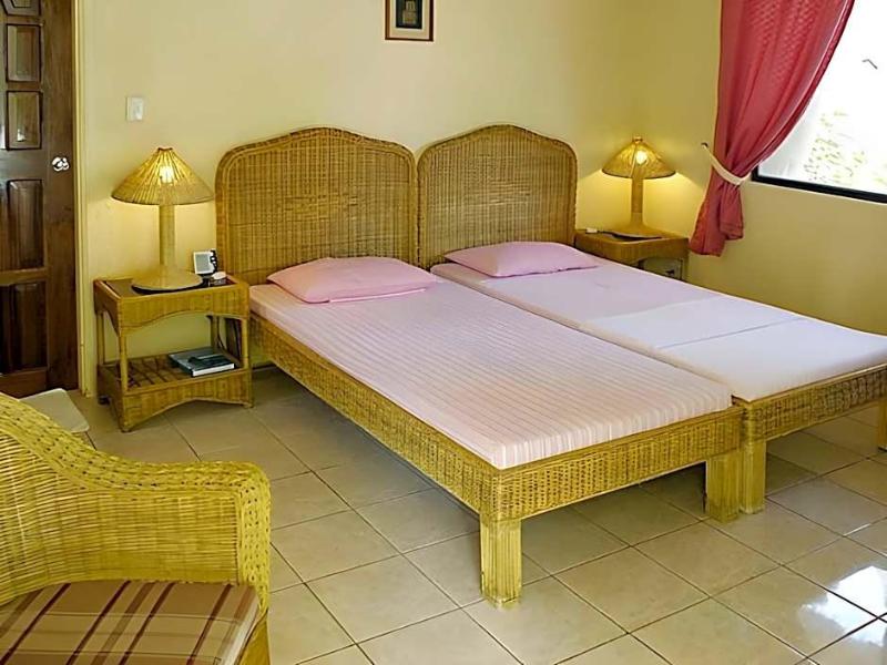 Easy Diving And Beach Resort