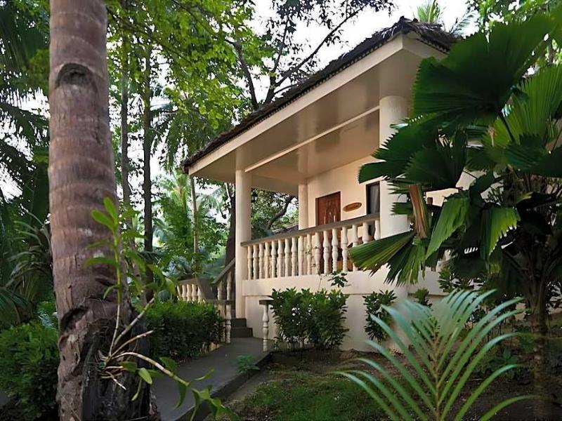 Easy Diving And Beach Resort