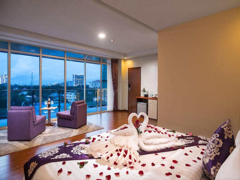 The Hub Hotel image