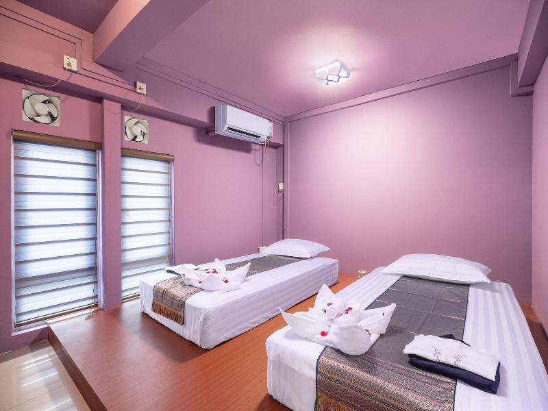 The Hub Hotel image