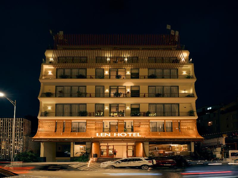 Len Hotel image