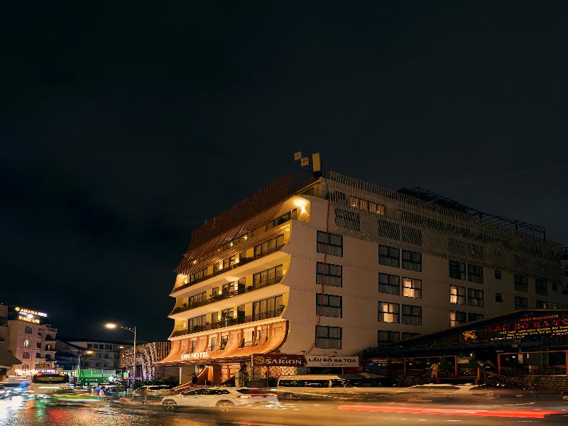 Len Hotel image