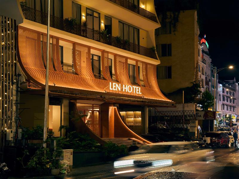 Len Hotel image