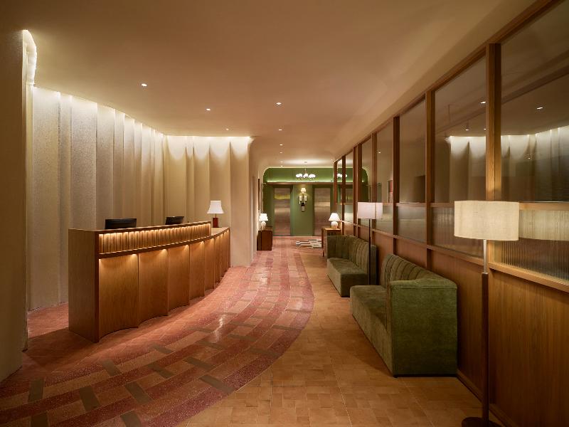 Len Hotel image