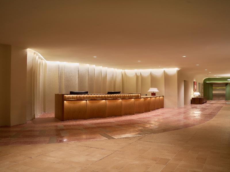 Len Hotel image