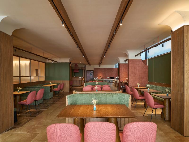 Len Hotel image