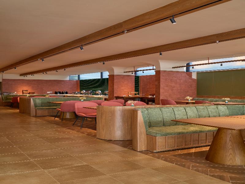 Len Hotel image