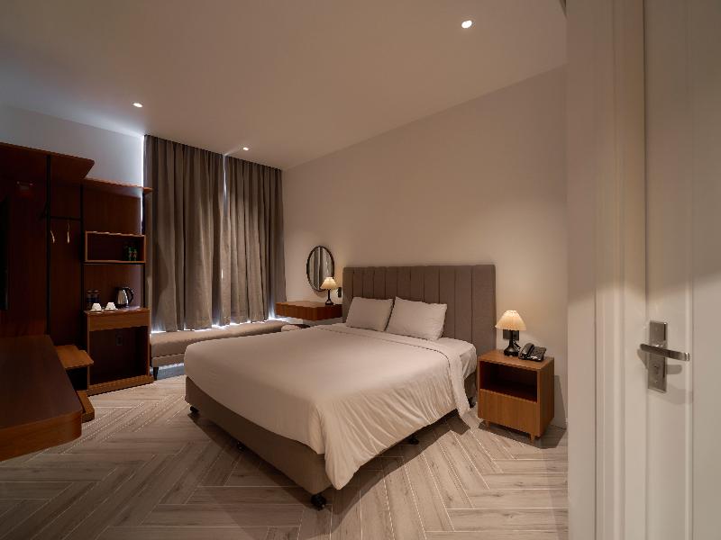 Len Hotel image