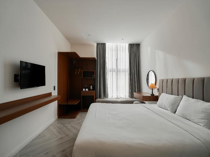 Len Hotel image
