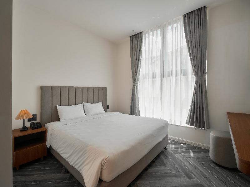 Len Hotel image
