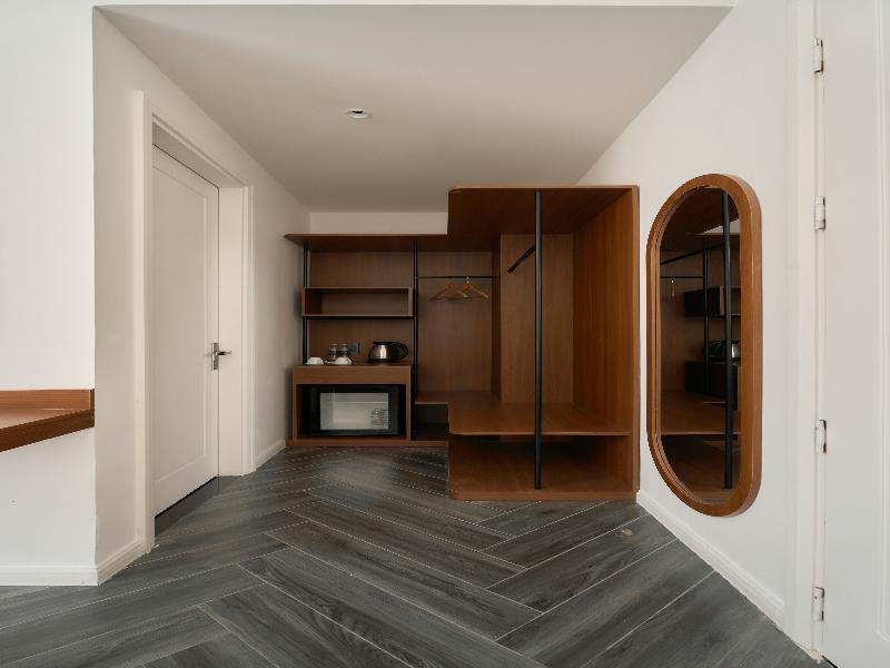 Len Hotel image