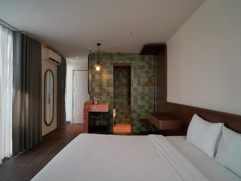 Len Hotel image
