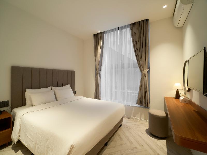 Len Hotel image