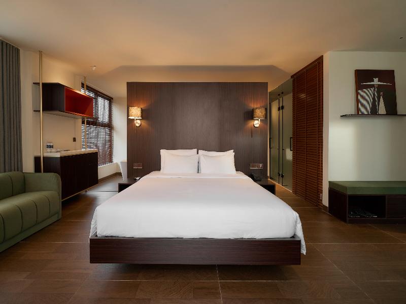 Len Hotel image