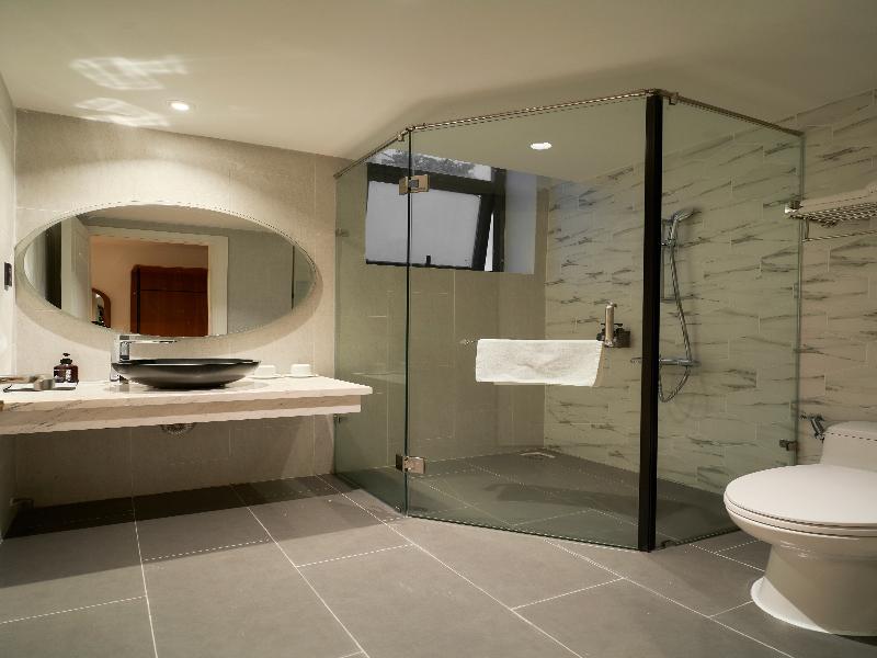 Len Hotel image