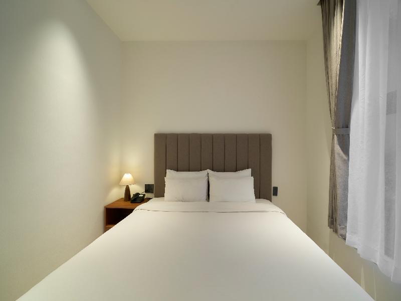 Len Hotel image