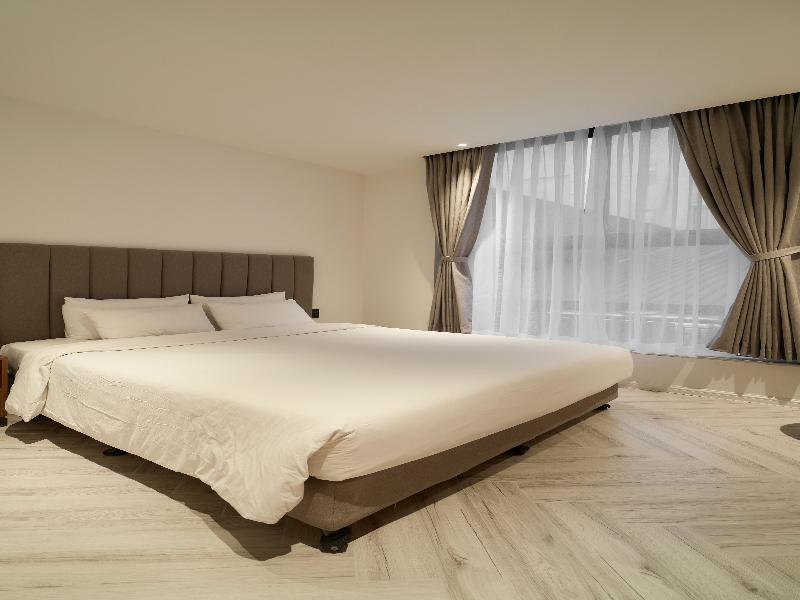 Len Hotel image