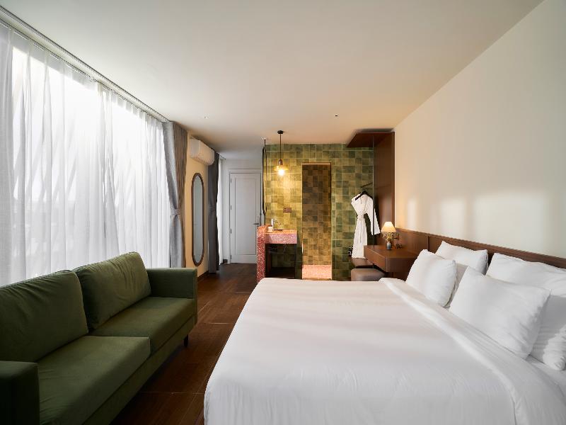 Len Hotel image