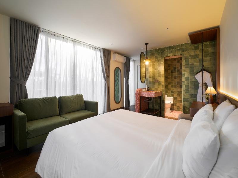 Len Hotel image