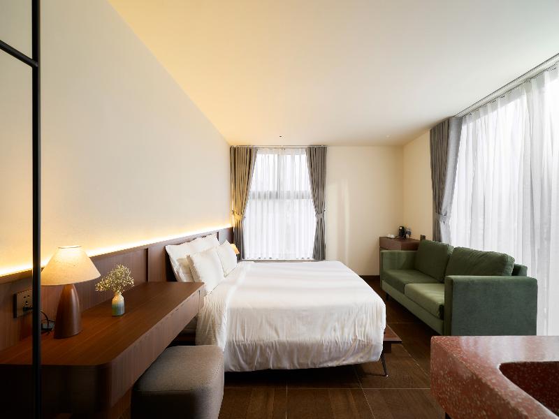 Len Hotel image