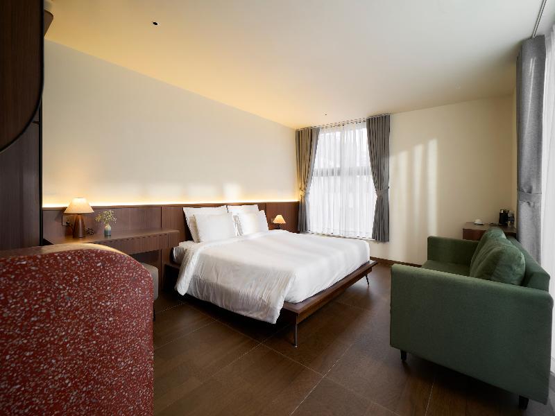 Len Hotel image