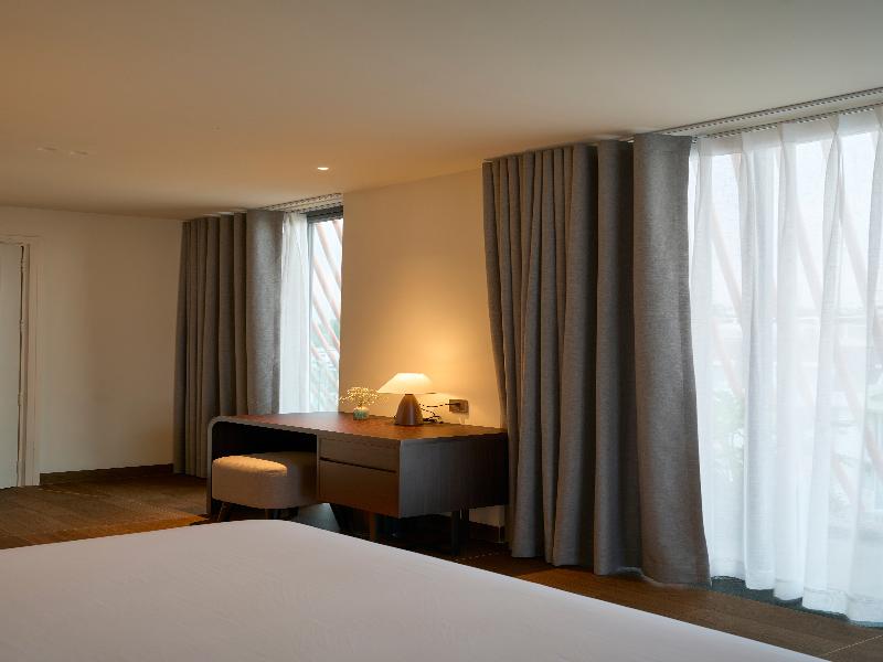 Len Hotel image