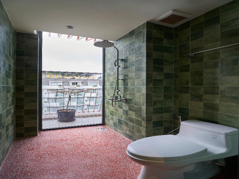 Len Hotel image