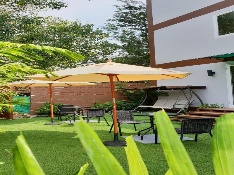 Top Hostel Samui image