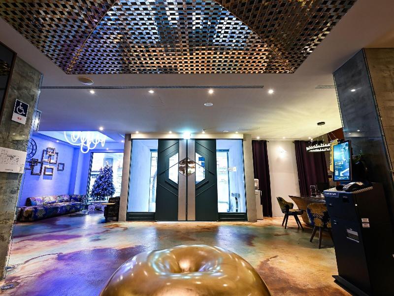 Hive Hotel image
