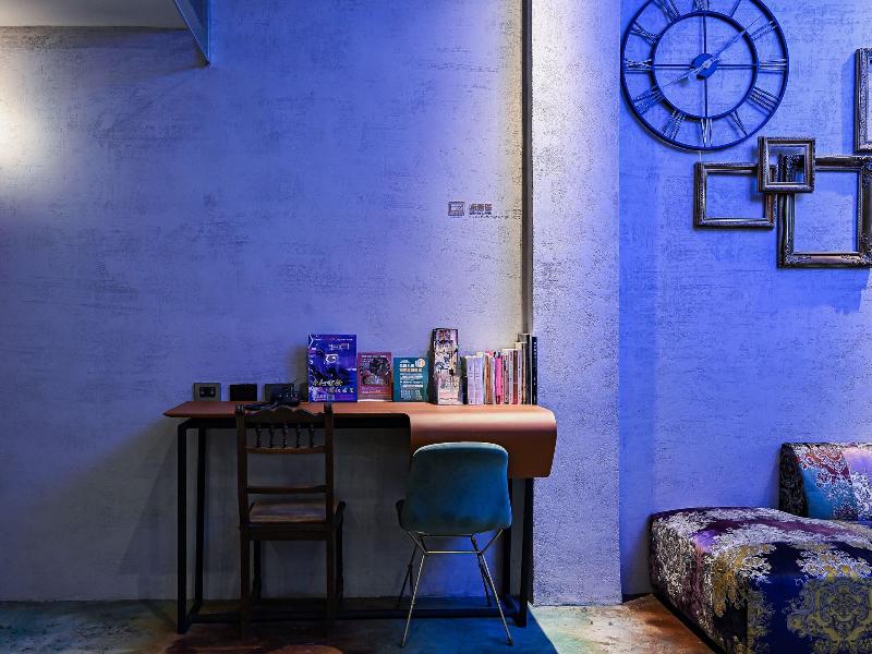 Hive Hotel image