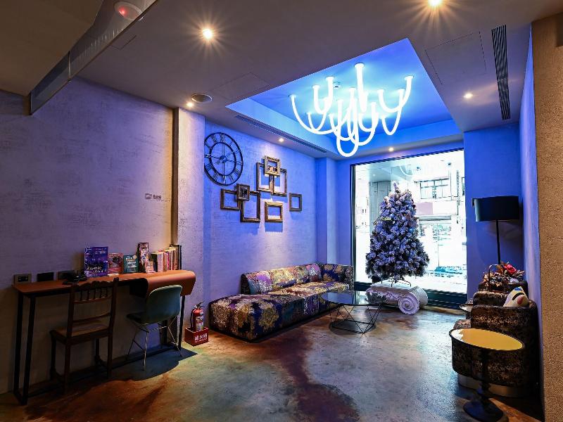 Hive Hotel image